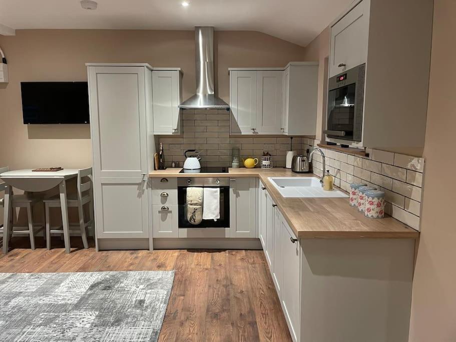 Wisborough Green Tulip Cottage מראה חיצוני תמונה