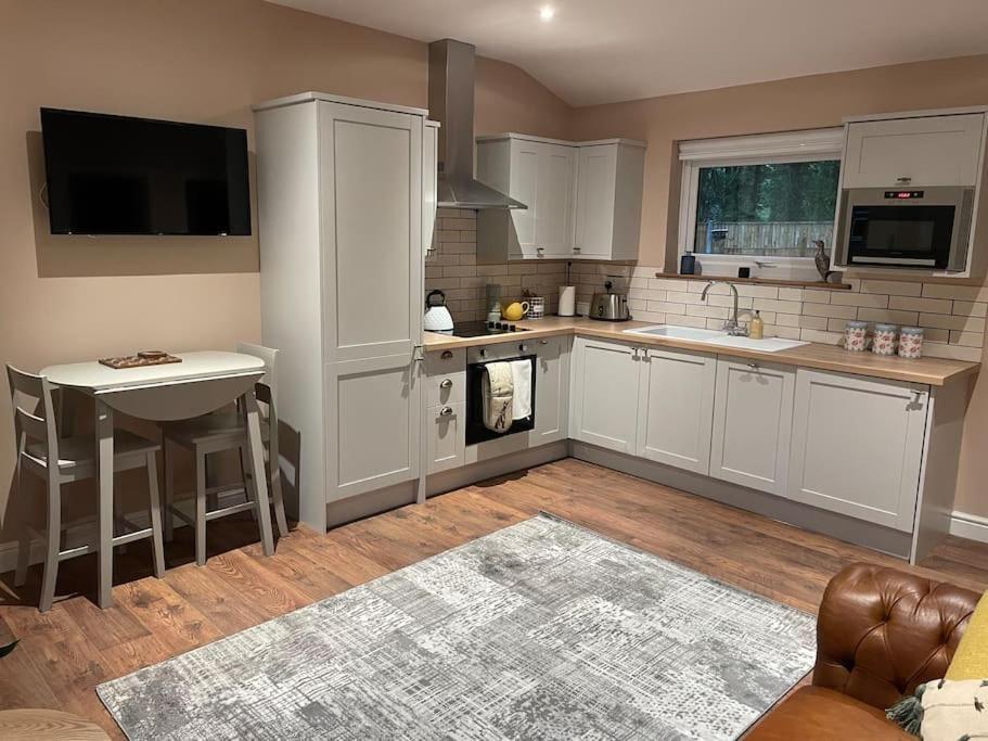 Wisborough Green Tulip Cottage מראה חיצוני תמונה
